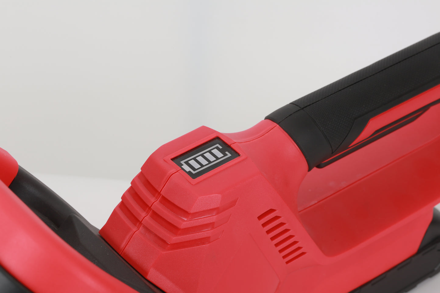 FUTURE HOME Cordless Hedge Trimmer, 22 Inch Steel Blade, Reduced Vibration, Battery and Charger Included