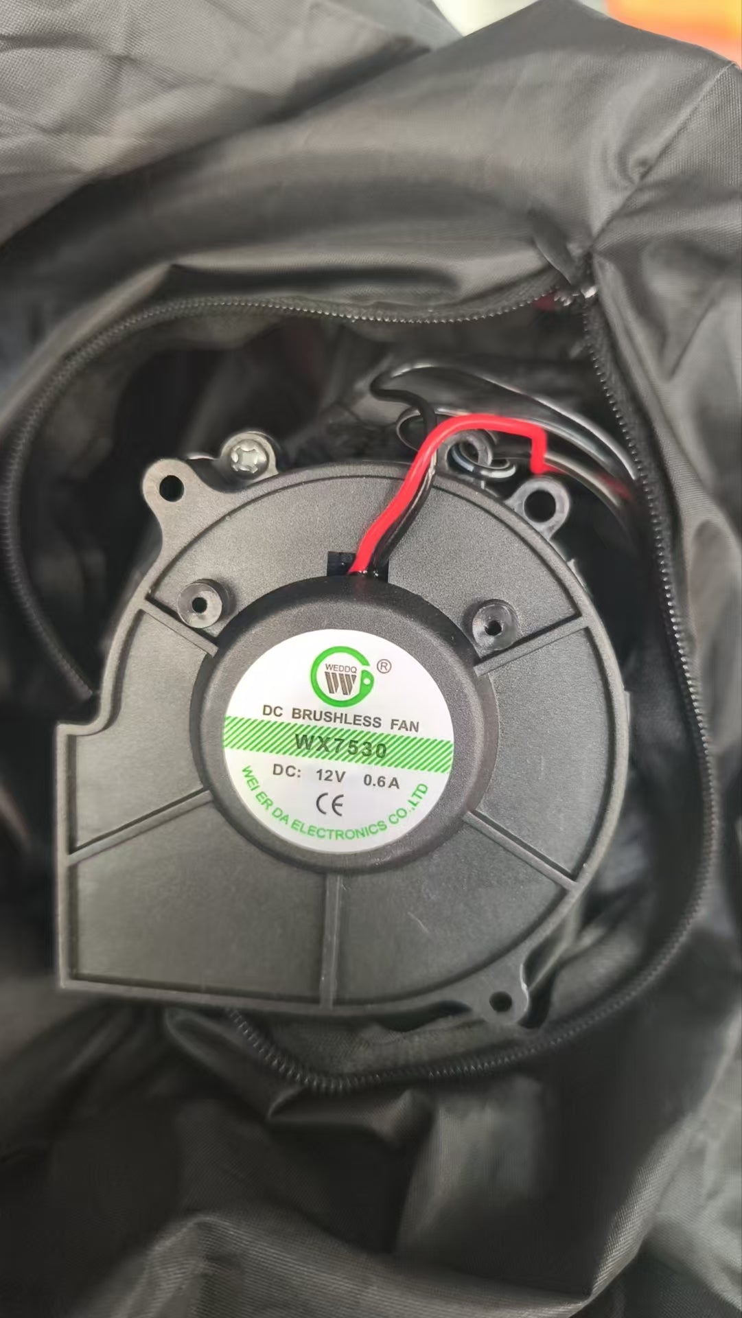 FUTURE HOME 5 FT Christmas Inflatables Santa Claus Outdoor Decorations Blow Up Yard Standing Santa with Built-in LEDs for Holiday Party Xmas Yard Garden Lawn Decor